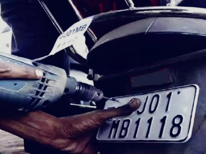 Good news for vehicle owners Deadline extended for the third time for HSRP number plates | HSRP Number Plate : वाहनधारकांसाठी खुशखबर! ‘एचएसआरपी’ नंबरप्लेटसाठी तिसऱ्यांदा मुदतवाढ Good news for vehicle owners Deadline extended for the third time for HSRP number plates | HSRP Number Plate : वाहनधारकांसाठी खुशखबर! ‘एचएसआरपी’ नंबरप्लेटसाठी तिसऱ्यांदा मुदतवाढ