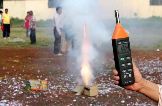 Nagpurkars, collect noise pollution records on 'Noise Tracker App'; The appeal of 'Neeri' | नागपूरकरांनो, 'नॉईज ट्रॅकर अॅप'वर गोळा करा ध्वनीप्रदूषणाच्या नोंदी; 'नीरी'चे आवाहन Nagpurkars, collect noise pollution records on 'Noise Tracker App'; The appeal of 'Neeri' | नागपूरकरांनो, 'नॉईज ट्रॅकर अॅप'वर गोळा करा ध्वनीप्रदूषणाच्या नोंदी; 'नीरी'चे आवाहन