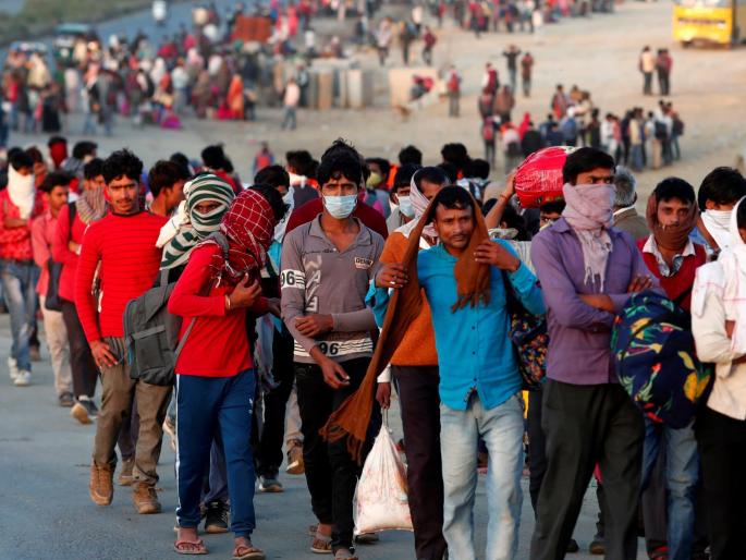 Kovid hits the service sector, leaving thousands unemployed | सेवा क्षेत्राला कोविडचा जबर फटका, हजारो लोक बेरोजगार Kovid hits the service sector, leaving thousands unemployed | सेवा क्षेत्राला कोविडचा जबर फटका, हजारो लोक बेरोजगार