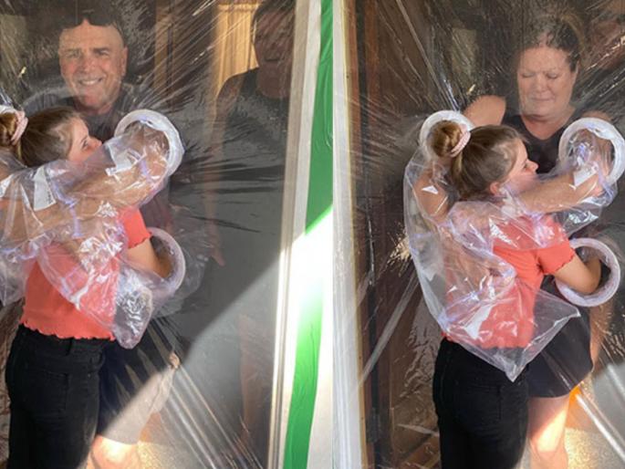 Girl designs hug-curtain for grandparents | आजी-आजोबांना घट्ट मिठी मारता यावी म्हणून पेगीने तयार केला 'हग कर्टन' Girl designs hug-curtain for grandparents | आजी-आजोबांना घट्ट मिठी मारता यावी म्हणून पेगीने तयार केला 'हग कर्टन'