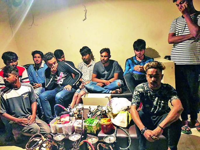 Destruction of Hookka's place at Sadar in Nagpur | नागपूरच्या सदरमधील हुक्क्याचा ‘ठिकाणा’ उध्वस्त Destruction of Hookka's place at Sadar in Nagpur | नागपूरच्या सदरमधील हुक्क्याचा ‘ठिकाणा’ उध्वस्त