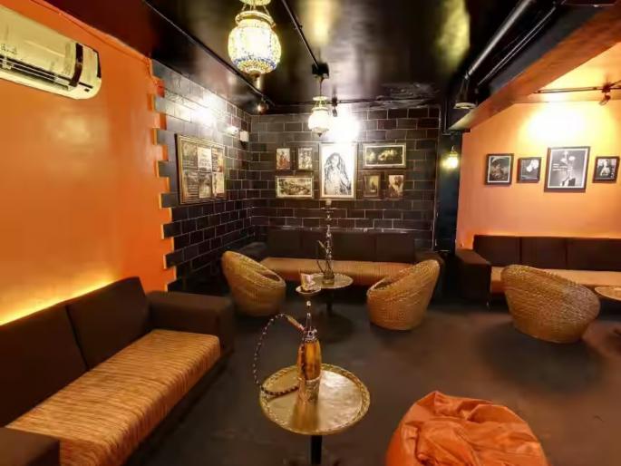Dum Maro Dum in Bavdhan; Police take action against hookah parlor in pub | बावधनमध्ये ‘दम मारो दम’; पबमधील हुक्का पार्लरवर पोलिसांची कारवाई Dum Maro Dum in Bavdhan; Police take action against hookah parlor in pub | बावधनमध्ये ‘दम मारो दम’; पबमधील हुक्का पार्लरवर पोलिसांची कारवाई
