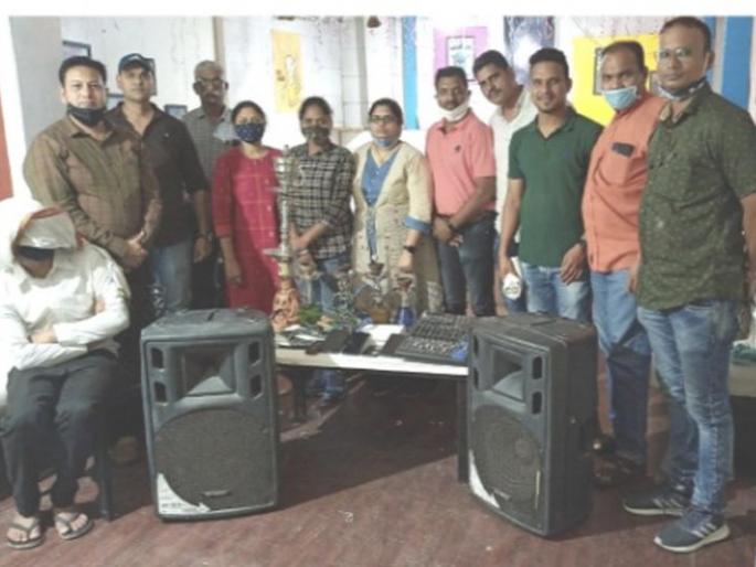 Raid on the Roof-9 hookah parlor | नागपुरातील रूफ-९ हुक्का पार्लरवर छापा Raid on the Roof-9 hookah parlor | नागपुरातील रूफ-९ हुक्का पार्लरवर छापा