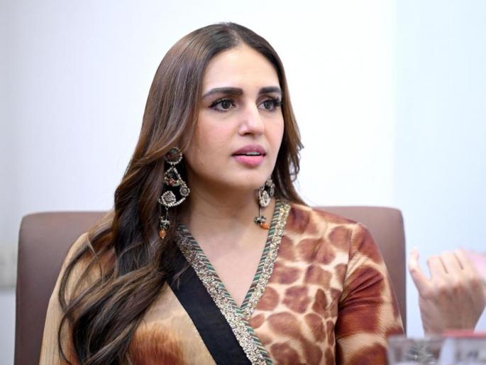 Huma Qureshi displeasure with Bollywood actors People here can't speak Hindi properly | हुमा कुरेशीची बॉलिवूड कलाकारांवर नाराजी, म्हणाली- "इथल्या लोकांना व्यवस्थित हिंदी बोलता येत नाही..." Huma Qureshi displeasure with Bollywood actors People here can't speak Hindi properly | हुमा कुरेशीची बॉलिवूड कलाकारांवर नाराजी, म्हणाली- "इथल्या लोकांना व्यवस्थित हिंदी बोलता येत नाही..."