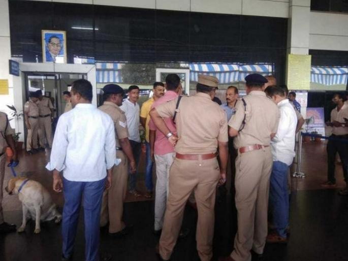 Police investigate Shiv Sena MLA over Karnataka explosive | कर्नाटकातील स्फोटकाबाबत शिवसेना आमदाराची पोलिसांनी केली चौकशी Police investigate Shiv Sena MLA over Karnataka explosive | कर्नाटकातील स्फोटकाबाबत शिवसेना आमदाराची पोलिसांनी केली चौकशी