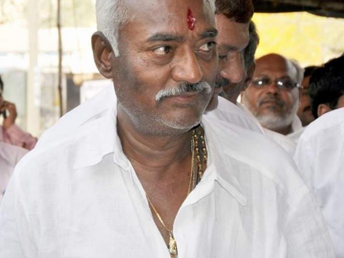 Kisan Rao murder case; Three accused surrendered to the police | किसनराव हुंडीवाले हत्या प्रकरण; तीन आरोपी पोलिसांना शरण Kisan Rao murder case; Three accused surrendered to the police | किसनराव हुंडीवाले हत्या प्रकरण; तीन आरोपी पोलिसांना शरण