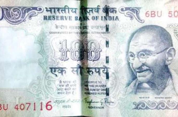 124 counterfeit Rs 100 notes were found | १०० रुपयांच्या १२४ बनावट नोटा आढळल्या 124 counterfeit Rs 100 notes were found | १०० रुपयांच्या १२४ बनावट नोटा आढळल्या