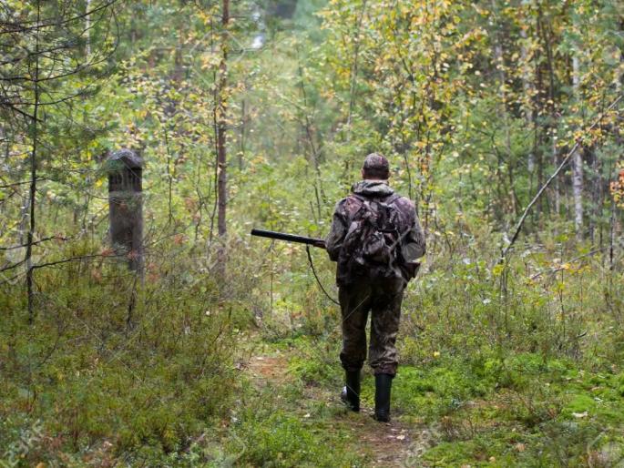 One hunter was killed, another seriously injured, and a third was arrested in Himachal Pradesh | Crime News: शिकाऱ्यांचीच झाली शिकार, गोळी लागून एकाचा मृत्यू, दुसरा गंभीर जखमी, तर तिसरा अटकेत One hunter was killed, another seriously injured, and a third was arrested in Himachal Pradesh | Crime News: शिकाऱ्यांचीच झाली शिकार, गोळी लागून एकाचा मृत्यू, दुसरा गंभीर जखमी, तर तिसरा अटकेत