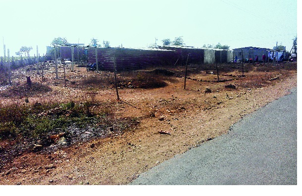 Encroachment of the rich in Haryana | हुपरीतील गायरानात धनदांडग्यांचे अतिक्रमण : राजकीय नेत्यांचा वरदहस्त Encroachment of the rich in Haryana | हुपरीतील गायरानात धनदांडग्यांचे अतिक्रमण : राजकीय नेत्यांचा वरदहस्त