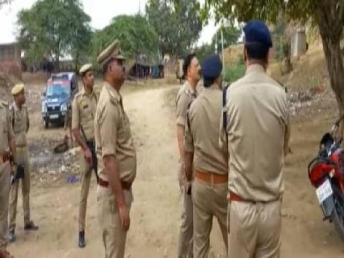 Husband beats up wife after seeing her with boyfriend in Hardoi, Uttar Pradesh | पत्नीनं प्रियकराला भेटायला बोलावलं; पतीनं दोघांना नको त्या अवस्थेत पाहिलं अन् जागीच संपवलं Husband beats up wife after seeing her with boyfriend in Hardoi, Uttar Pradesh | पत्नीनं प्रियकराला भेटायला बोलावलं; पतीनं दोघांना नको त्या अवस्थेत पाहिलं अन् जागीच संपवलं