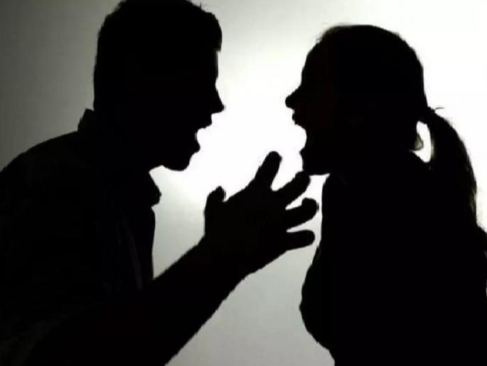 'Mobile' is the reason from straining the relationship between husband and wife to divorce | डीपी,कॉल,हार्ट एमोजीचा अर्थ काय?; नवरा-बायकोमधील संबंध ताणण्यामागे ‘मोबाइल’ हेच कारण 'Mobile' is the reason from straining the relationship between husband and wife to divorce | डीपी,कॉल,हार्ट एमोजीचा अर्थ काय?; नवरा-बायकोमधील संबंध ताणण्यामागे ‘मोबाइल’ हेच कारण