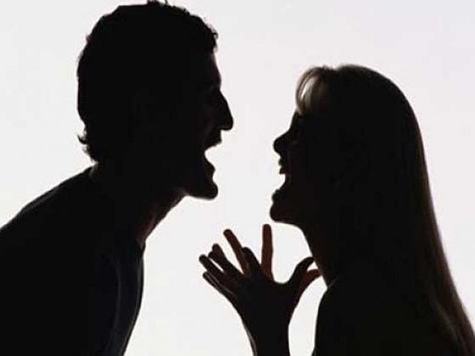 woman allegedly tries to kill husband over postcard woman he dated affair 60 years ago | अरेरे... घात झाला ! नवऱ्याचं जुनं पत्र सापडलं, मग चिडलेल्या बायकोने केलं असं काही की...
