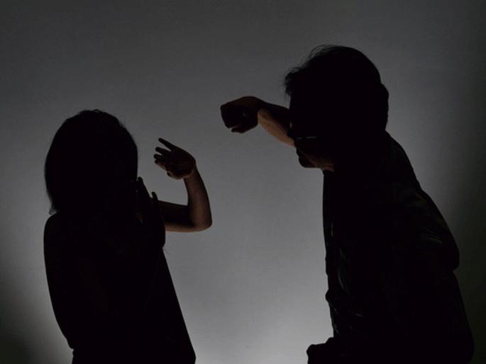 CoronaVirus Husband Breaks Wife Spine After She Defeated in Ludo In Vadodara kkg | CoronaVirus: बायको लुडोत जिंकल्याचा राग; नवऱ्यानं मोडलं पाठीचं हाड CoronaVirus Husband Breaks Wife Spine After She Defeated in Ludo In Vadodara kkg | CoronaVirus: बायको लुडोत जिंकल्याचा राग; नवऱ्यानं मोडलं पाठीचं हाड
