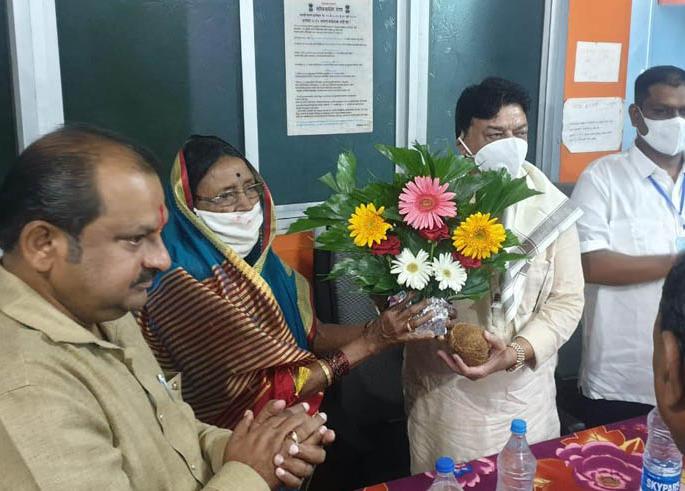 Husseinji overwhelmed by Adkurkar's love ...! | अडकूरकरांच्या प्रेमाने हुसेनजी भारावले..., ग्रामस्थांची कृतज्ञता