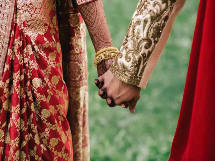 On the wedding day, the husband ran away with his sister-in-law; A lovestory for both at the same time | लग्नाच्या दिवशी नवरा मेव्हणीला घेऊन पळाला; एकाचवेळी दोघींना लावलेला प्रेमाचा लळा On the wedding day, the husband ran away with his sister-in-law; A lovestory for both at the same time | लग्नाच्या दिवशी नवरा मेव्हणीला घेऊन पळाला; एकाचवेळी दोघींना लावलेला प्रेमाचा लळा