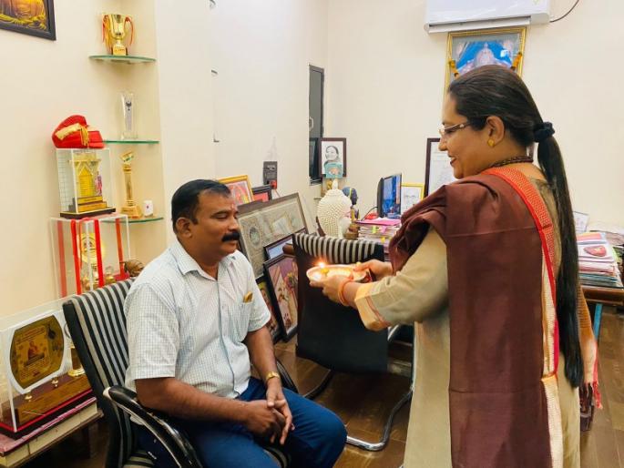 Appointment of Praveen Manohar as District President of Amravati, welcomed by Minister Yashomati Thakur | अमरावती जिल्हाध्यक्ष पदी प्रवीण मनोहर यांची नियुक्ती, यशोमती ठाकूरांकडून औक्षण करून स्वागत