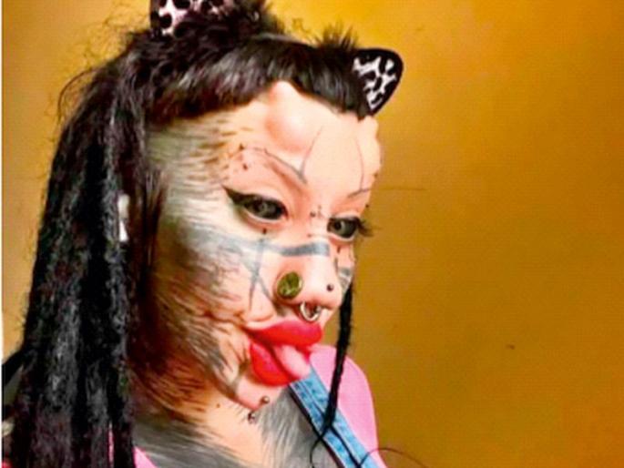 This Italian girl wants to be a cat! | या इटालियन मुलीला व्हायचंय मांजर! This Italian girl wants to be a cat! | या इटालियन मुलीला व्हायचंय मांजर!