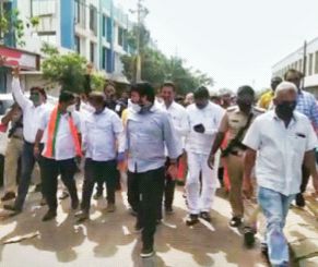 Break the curfew next time! | पुढच्या वेळी जमावबंदी मोडू! Break the curfew next time! | पुढच्या वेळी जमावबंदी मोडू!