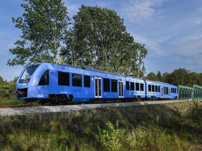 Germany builds world's first hydrogen rail system, a big step for environmental protection | जर्मनीने उभारली जगातील पहिली हायड्रोजन रेल्वे यंत्रणा, पर्यावरण रक्षणासाठी उचलले मोठे पाऊल Germany builds world's first hydrogen rail system, a big step for environmental protection | जर्मनीने उभारली जगातील पहिली हायड्रोजन रेल्वे यंत्रणा, पर्यावरण रक्षणासाठी उचलले मोठे पाऊल