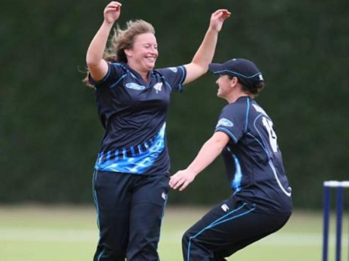 These two female cricket players weds in australia | या दोन महिला खेळाडूंचं 'शुभ मंगल सावधान', फोटो व्हायरल
