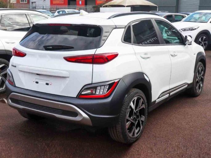 hyundai kona electric delisted from the official website | Hyundai'कंपनीची 'ही' कार भारतात बंद होणार? कंपनीने वेबसाइटवरून माहिती काढली hyundai kona electric delisted from the official website | Hyundai'कंपनीची 'ही' कार भारतात बंद होणार? कंपनीने वेबसाइटवरून माहिती काढली