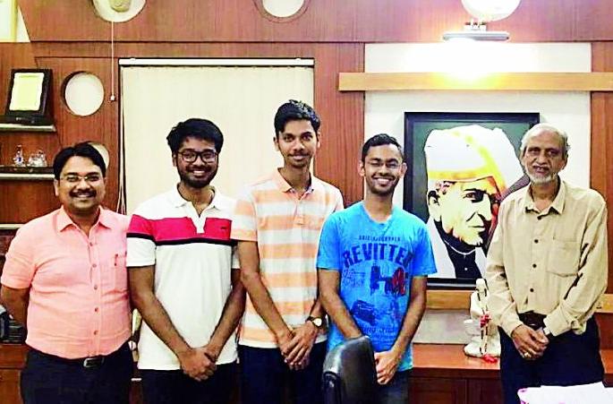 VNIT students' flag at 'Harvard' | ‘हार्वर्ड’मध्ये ‘व्हीएनआयटी’च्या विद्यार्थ्यांचा झेंडा