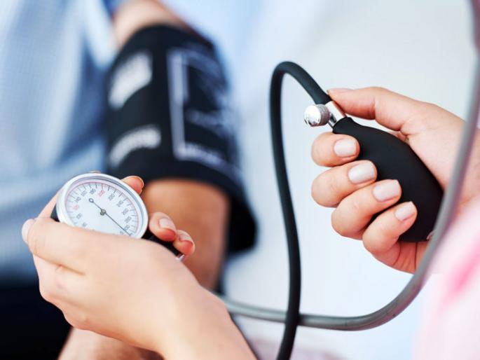 World Hypertension day: eat these five foods and keep blood pressure in control | World Hypertension day: या पाच गोष्टी खा;ब्लडप्रेशरचं टेन्शन होईल गुल्ल...