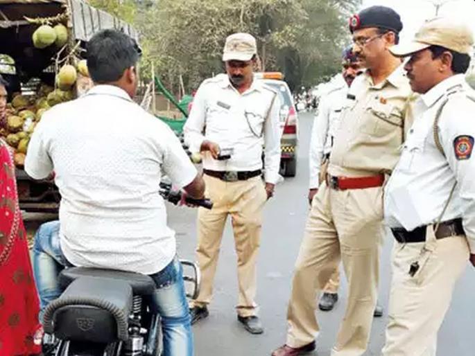 Action on one lakh drivers during the year | वर्षभरात एक लाख चालकांवर कारवाई Action on one lakh drivers during the year | वर्षभरात एक लाख चालकांवर कारवाई