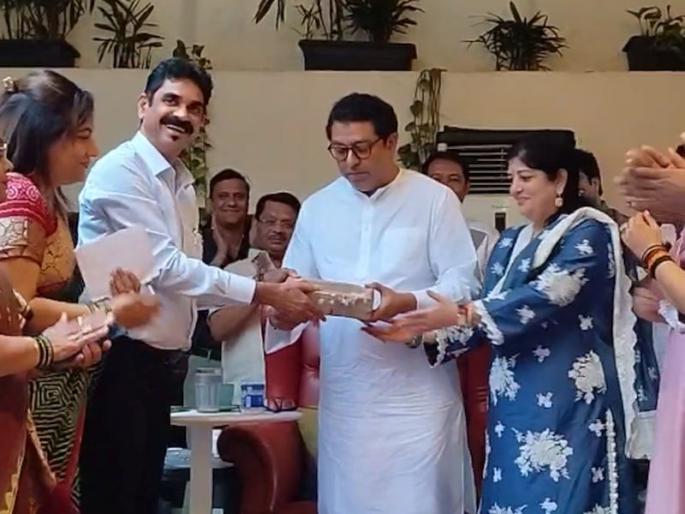 'We see Balasaheb in Raj Thackeray'; said that MNS Leader Bala Nandgaonkar | 'राज ठाकरेंमध्ये आम्हाला बाळासाहेब दिसतात'; बाळा नांदगांवकरांनी दिली 'ती' वीट 'We see Balasaheb in Raj Thackeray'; said that MNS Leader Bala Nandgaonkar | 'राज ठाकरेंमध्ये आम्हाला बाळासाहेब दिसतात'; बाळा नांदगांवकरांनी दिली 'ती' वीट