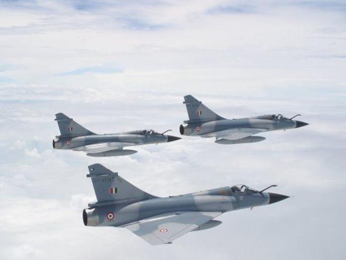 Pakistani Air Force conducting Pak army | पाकिस्तानी सीमेलगत भारतीय हवाई दलाने केला कसून सराव Pakistani Air Force conducting Pak army | पाकिस्तानी सीमेलगत भारतीय हवाई दलाने केला कसून सराव