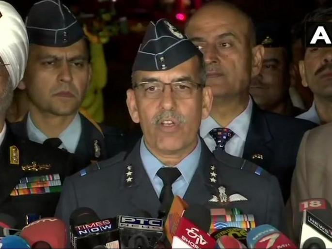 pakistan targeted our army installations says indian air force gives proofs of falsehood | पाकिस्तानच्या खोटारडेपणाचे पुरावेच पुरावे; भारतीय हवाई दलाकडून दाव्यांची चिरफाड pakistan targeted our army installations says indian air force gives proofs of falsehood | पाकिस्तानच्या खोटारडेपणाचे पुरावेच पुरावे; भारतीय हवाई दलाकडून दाव्यांची चिरफाड