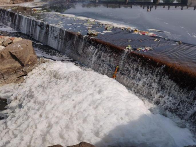 Ghot river again shines; The angry villagers have run in police station | घोट नदी पुन्हा काळवंडली; संतप्त ग्रामस्थांची पोलीस ठाण्यात धाव Ghot river again shines; The angry villagers have run in police station | घोट नदी पुन्हा काळवंडली; संतप्त ग्रामस्थांची पोलीस ठाण्यात धाव