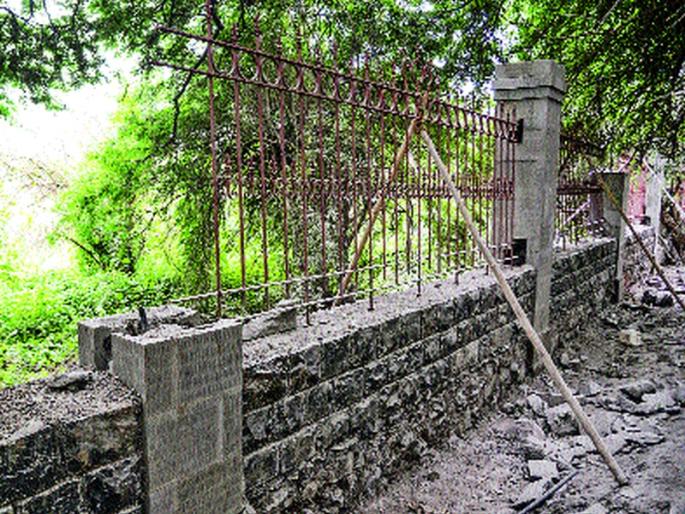 Billions of slabs | कोट्यवधींचा चुराडा