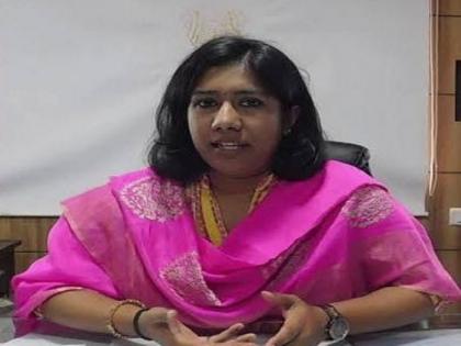 The Parabhani Citizens victory over politicians ; Aanchal Goyal took charge as Parabhani Collector | परभणीकरांच्या रेट्यापुढे नेते नमले; आंचल गोयल यांनी स्वीकारला जिल्हाधिकारी पदाचा पदभार The Parabhani Citizens victory over politicians ; Aanchal Goyal took charge as Parabhani Collector | परभणीकरांच्या रेट्यापुढे नेते नमले; आंचल गोयल यांनी स्वीकारला जिल्हाधिकारी पदाचा पदभार