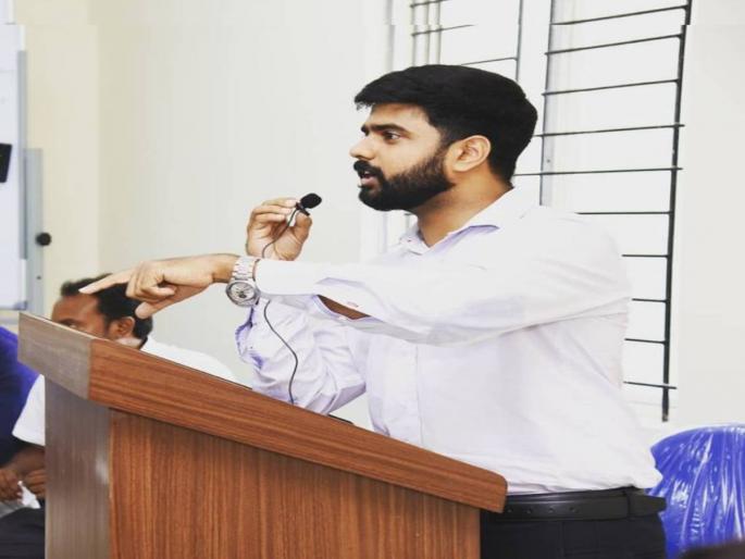 IAS officer Nagarjuna Gowda has created a role model for the youth by reaching the pinnacle of success | कडक सॅल्युट! हॉस्पिटलमध्ये काम करून गुपचुप केली UPSC ची तयारी; आता गाठलं यशाचं शिखर IAS officer Nagarjuna Gowda has created a role model for the youth by reaching the pinnacle of success | कडक सॅल्युट! हॉस्पिटलमध्ये काम करून गुपचुप केली UPSC ची तयारी; आता गाठलं यशाचं शिखर