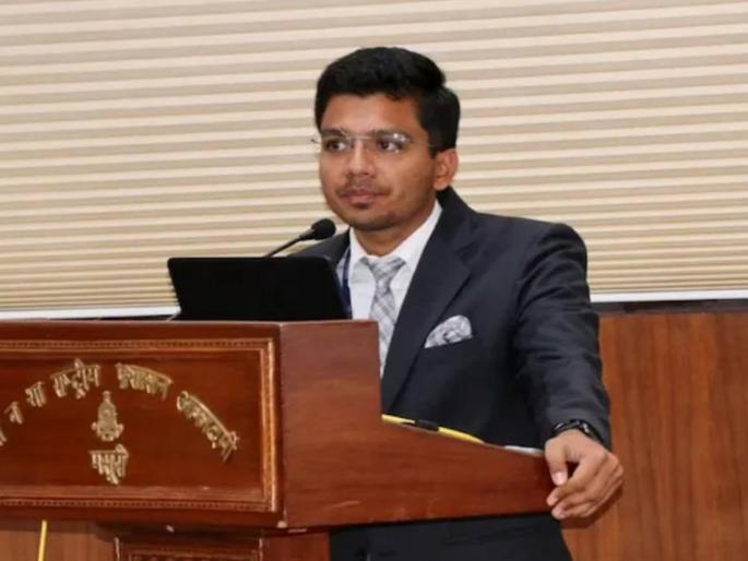 IAS officer Shubham Gupta's troubles increase in Sangli bribery case more exploits exposed | सांगलीतील लाच प्रकरणी आयएएस अधिकारी शुभम गुप्तांच्या अडचणी वाढल्या; आणखी कारनामे उघडकीस