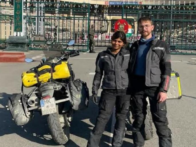 A woman along with her German husband reached Bhayandar after traveling for 155 days on a two-wheeler | जर्मन पती सोबत महिलेने दुचाकी वरून १५५ दिवसांचा प्रवास करत गाठले भाईंदर A woman along with her German husband reached Bhayandar after traveling for 155 days on a two-wheeler | जर्मन पती सोबत महिलेने दुचाकी वरून १५५ दिवसांचा प्रवास करत गाठले भाईंदर