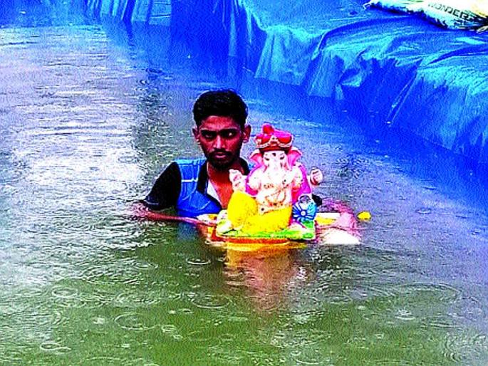 A day and a half goodbye to Father ganpati bappa | दीड दिवसांच्या बाप्पाला निरोप