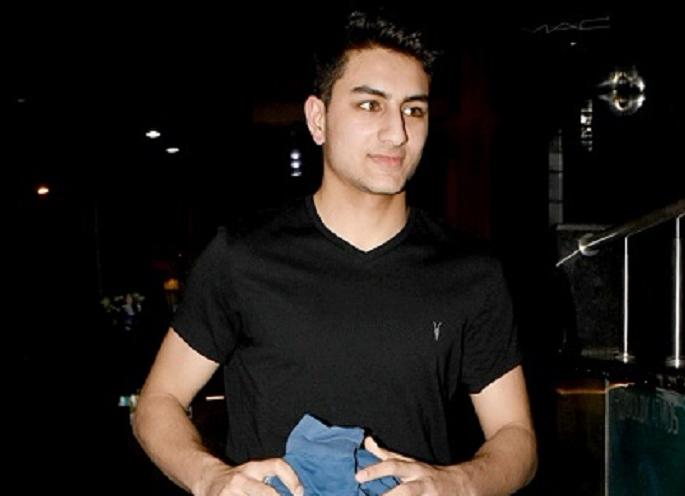 ibrahim ali khan all set for bollywood after sara ali khan | पापा सैफ अली खानने सुरु केली लेकाच्या बॉलिवूड डेब्यूची तयारी!! ibrahim ali khan all set for bollywood after sara ali khan | पापा सैफ अली खानने सुरु केली लेकाच्या बॉलिवूड डेब्यूची तयारी!!