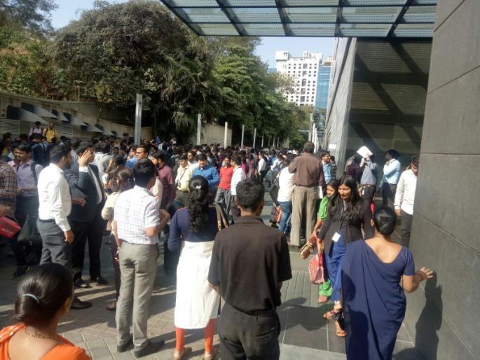 Emergency staff fire at the ICC Tower in Pune due to fire alarm | आगीचा अलार्म वाजल्याने पुण्यातील आयसीसी टॉवरमधील कर्मचाऱ्यांची धांदल Emergency staff fire at the ICC Tower in Pune due to fire alarm | आगीचा अलार्म वाजल्याने पुण्यातील आयसीसी टॉवरमधील कर्मचाऱ्यांची धांदल