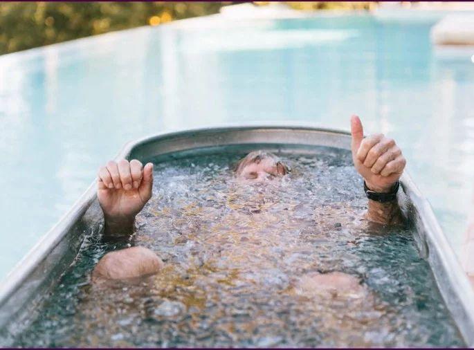 Secret of Mohammed Shami's success in 'Ice Bath'; Know the truth ... | 'आईस बाथ'मध्ये दडलंय मोहम्मद शमीच्या यशाचे रहस्य