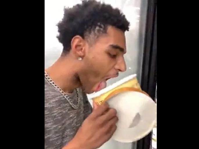 A man punished jail term for licking ice cream tub pay restitution to company api | गुनाह हैं ये! आइस्क्रीम चाटली म्हणून थेट तुरूंगवासाची शिक्षा, 'इतका' दंडही भरावा लागेल!  A man punished jail term for licking ice cream tub pay restitution to company api | गुनाह हैं ये! आइस्क्रीम चाटली म्हणून थेट तुरूंगवासाची शिक्षा, 'इतका' दंडही भरावा लागेल!
