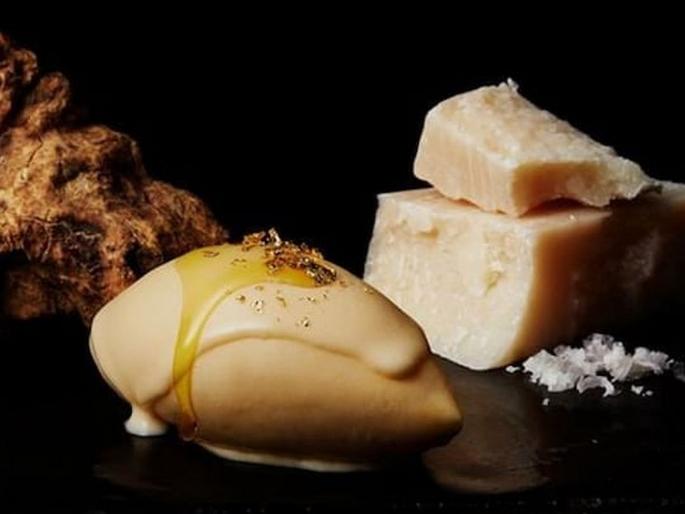 The most expensive ice cream in the world, the price is so much that you will break a sweat | Most Expensive Ice Cream: जगातील सर्वात महागडं आईसक्रिम, किंमत एवढी की ऐकून फुटेल घाम  The most expensive ice cream in the world, the price is so much that you will break a sweat | Most Expensive Ice Cream: जगातील सर्वात महागडं आईसक्रिम, किंमत एवढी की ऐकून फुटेल घाम