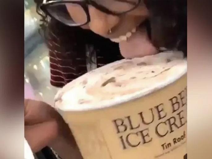 Women licking ice cream and putting it back video viral | महिलेचा आइस्क्रीमच्या दुकानातील विचित्र व्हिडीओ व्हायरल, आता होतीय ट्रोल! Women licking ice cream and putting it back video viral | महिलेचा आइस्क्रीमच्या दुकानातील विचित्र व्हिडीओ व्हायरल, आता होतीय ट्रोल!
