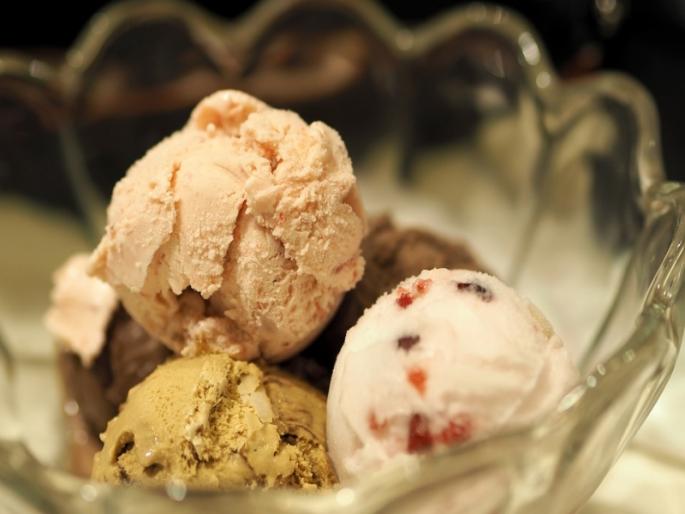 Now the ice cream will not stir | असं आईस्क्रीम तयार करण्यात आलं आहे, जे फ्रीजमधून बाहेर काढलं तरी तीन तास वितळत नाही Now the ice cream will not stir | असं आईस्क्रीम तयार करण्यात आलं आहे, जे फ्रीजमधून बाहेर काढलं तरी तीन तास वितळत नाही