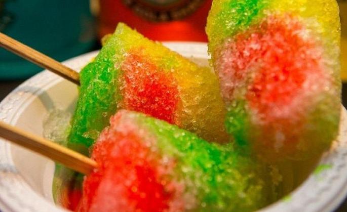 Use of inedible ice : Health hazard | अखाद्य बर्फाचा खाण्यासाठी वापर : आरोग्य धोक्यात Use of inedible ice : Health hazard | अखाद्य बर्फाचा खाण्यासाठी वापर : आरोग्य धोक्यात