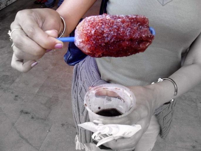 Ice gola is harmful to health | गारेगार बर्फाचा गोळा आरोग्याला हानीकारक Ice gola is harmful to health | गारेगार बर्फाचा गोळा आरोग्याला हानीकारक