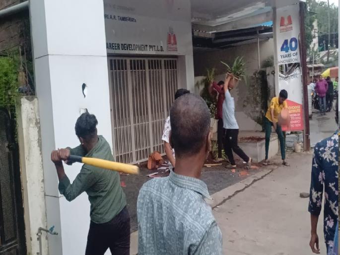 Case registered against 15 people including former MLA's son in academy vandalism case in Ichalkaranji | Kolhapur: अकॅडमीतील तोडफोडप्रकरणी माजी आमदाराच्या पुत्रासह १५ जणांवर गुन्हा दाखल Case registered against 15 people including former MLA's son in academy vandalism case in Ichalkaranji | Kolhapur: अकॅडमीतील तोडफोडप्रकरणी माजी आमदाराच्या पुत्रासह १५ जणांवर गुन्हा दाखल