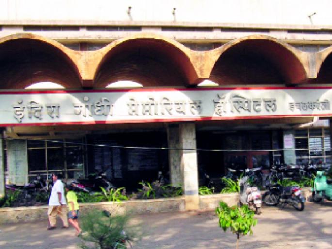 Show cause notice issued to Indira Gandhi Hospital, Ichalkaranji for kicking out a dog bitten patient on the grounds that rabies vaccine was not available | Kolhapur: रेबीज लस प्रकरणी डॉक्टरांना बजावली 'कारणे दाखवा' नोटीस, रुग्णांना पाठवले होते बाहेर Show cause notice issued to Indira Gandhi Hospital, Ichalkaranji for kicking out a dog bitten patient on the grounds that rabies vaccine was not available | Kolhapur: रेबीज लस प्रकरणी डॉक्टरांना बजावली 'कारणे दाखवा' नोटीस, रुग्णांना पाठवले होते बाहेर