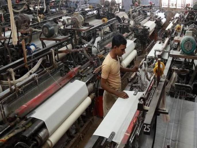 About Rs 150 crore hollow arrears on about ten thousand electricity consumers in the textile industry | सरकारच्या दोन खात्यात बसेना मेळ; वस्त्रोद्योगाचा बिघडलाय खेळ About Rs 150 crore hollow arrears on about ten thousand electricity consumers in the textile industry | सरकारच्या दोन खात्यात बसेना मेळ; वस्त्रोद्योगाचा बिघडलाय खेळ